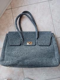 borsa in feltro grigio con fondo rigido