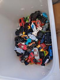 varie macchinine giocattolo 