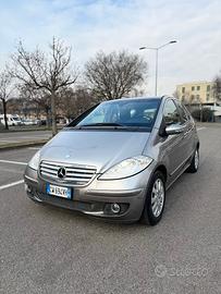 MERCEDES CLASSE A 180 OK NEOPATENTATI