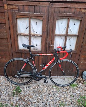 bicicletta da corsa in carbonio