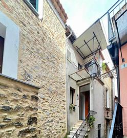 3 LOCALI A SAN GIOVANNI A PIRO