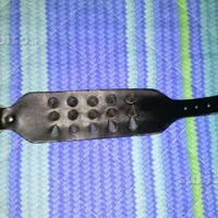 Braccialetto in pelle nera con borchie Heavy Metal