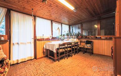 VILLA A SCHIERA CON INGRESSO INDIPENDENTE E GIARDI