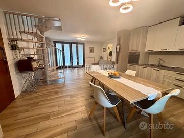 RIF 552 - TRILOCALE SU DUE LIVELLI CON TERRAZZO, T