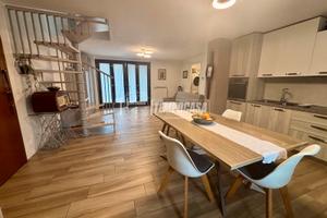 RIF 552 - TRILOCALE SU DUE LIVELLI CON TERRAZZO, T