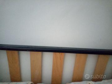 Letto singolo con rotelle e rete in doghe