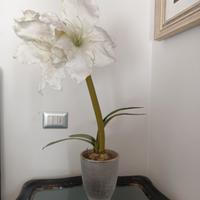 vaso soprammobile con orchidea