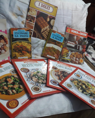 Vari libri di cucina datati