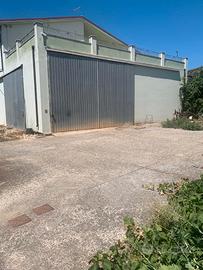 Locale uso magazzino