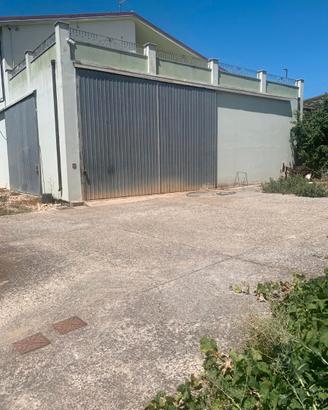 Locale uso magazzino