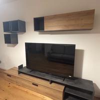 Tavolo moderno + parete attrezzata
