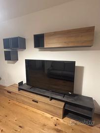 Tavolo moderno + parete attrezzata