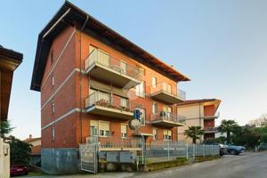 2 LOCALI A PECETTO TORINESE