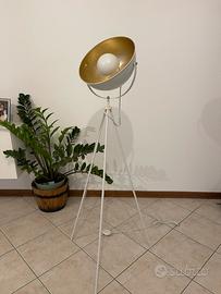 Piantana lampada da terra treppiede bianca e oro