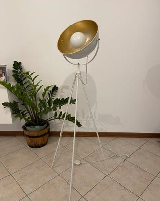 Piantana lampada da terra treppiede bianca e oro