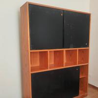 Scaffale con ante scorrevoli