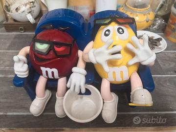 distributore M&m’s a forma di divano 
