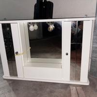 Mobile bagno con specchio e luci