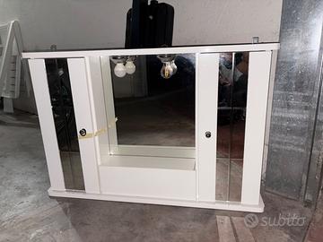 Mobile bagno con specchio e luci