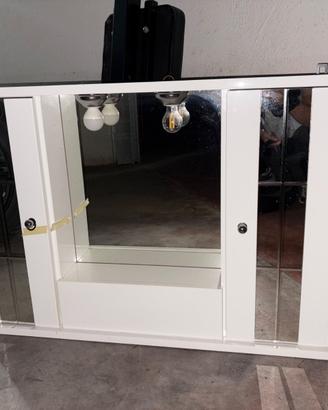 Mobile bagno con specchio e luci