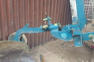 Aratro monovomero per trattore