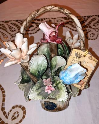 Cestino floreale Capodimonte