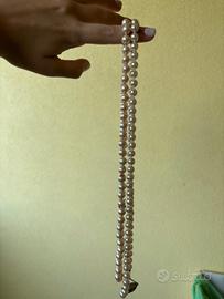 due collane di perle di Majorca 