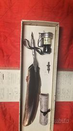 Questo è un set di penna d'oca e inchiostro per ca