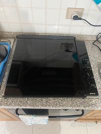 Piano cottura a gas Smeg con coperchio in vetro