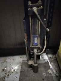 Pressa pneumatica ad aria usata