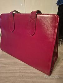Borsa da donna di medie dimensioni