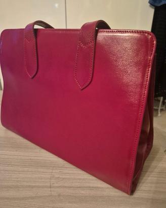 Borsa da donna di medie dimensioni