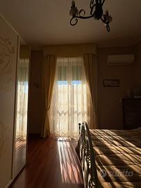 Tenda ricamata coloro oro