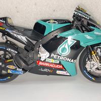 yamaha m1 valentino rossi petronas