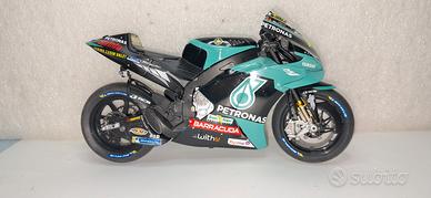 yamaha m1 valentino rossi petronas