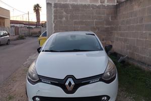 Auto sinistrata Renault Clio GPL
