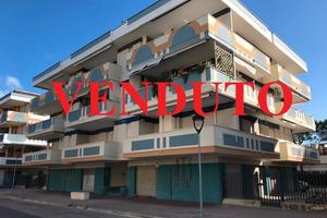 Bilocale al piano 4°/ sottotetto (via lucania)