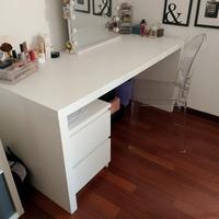 scrivania+cassettiera+ sedia