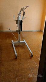 Sollevatore elettrico per anziani e disabili