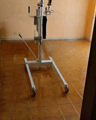 Sollevatore elettrico per anziani e disabili