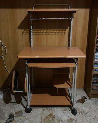 Scrivania compatta con rotelle