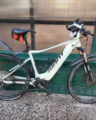 E-BIKE GIANT FATHOM FRONT 29