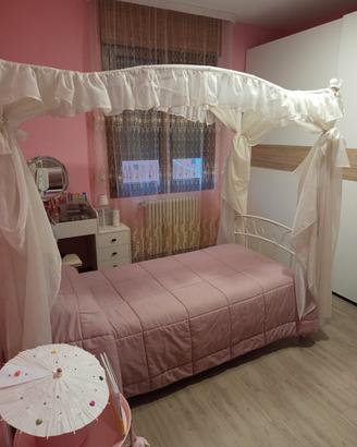 Letto singolo a baldacchino