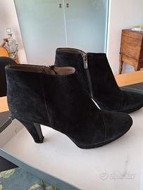 stivaletti neri di camoscio