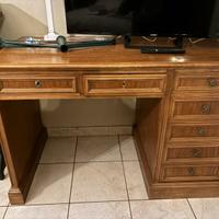 Scrivania in legno
