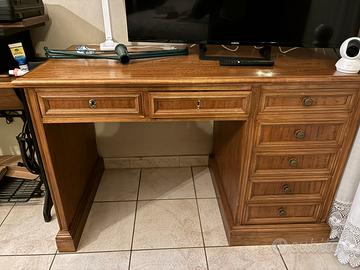Scrivania in legno