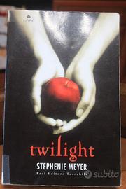 2 libri saga Twilight di Stephanie Meyer