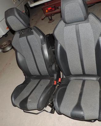 Interno sedili peugeot 3008 2019