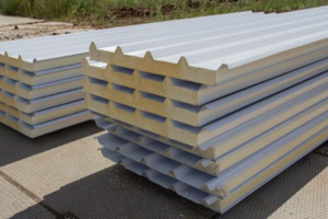 Tettoia robusta in acciaio