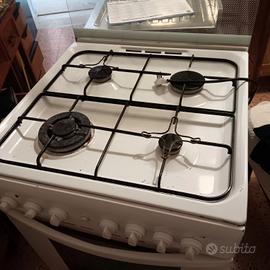 Cucina 4 fuochi con forno elettrico